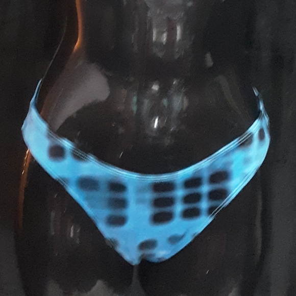 SWIMWEAR - Picture 3 of 3